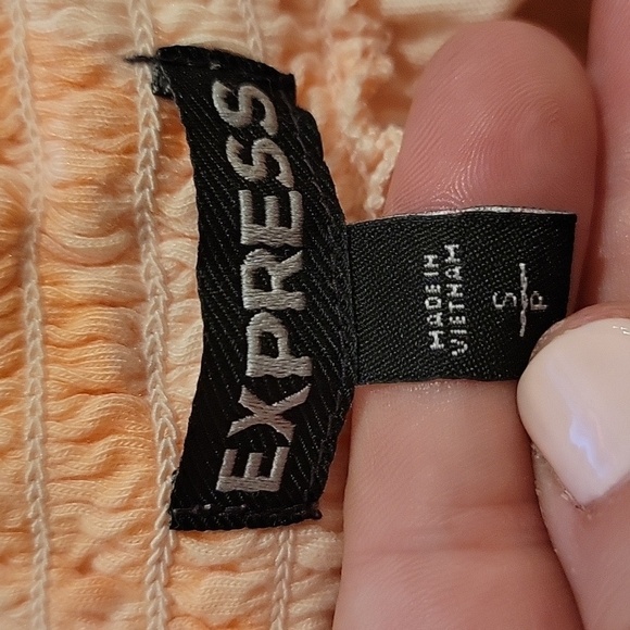 EXPRESS small peach and white tie dyed off shoulder tee shirt - Picture 3 of 4